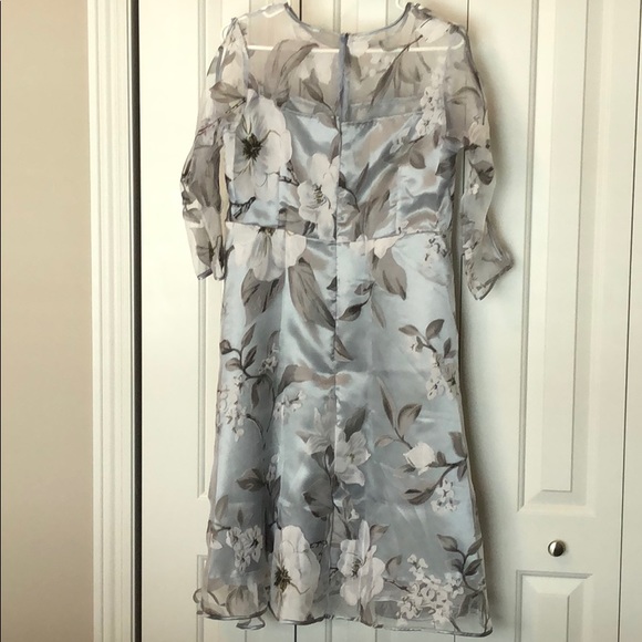 Dress - Picture 5 of 8